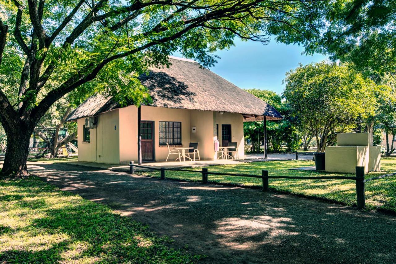 Komati River Chalets โคมาติพอร์ต ภายนอก รูปภาพ