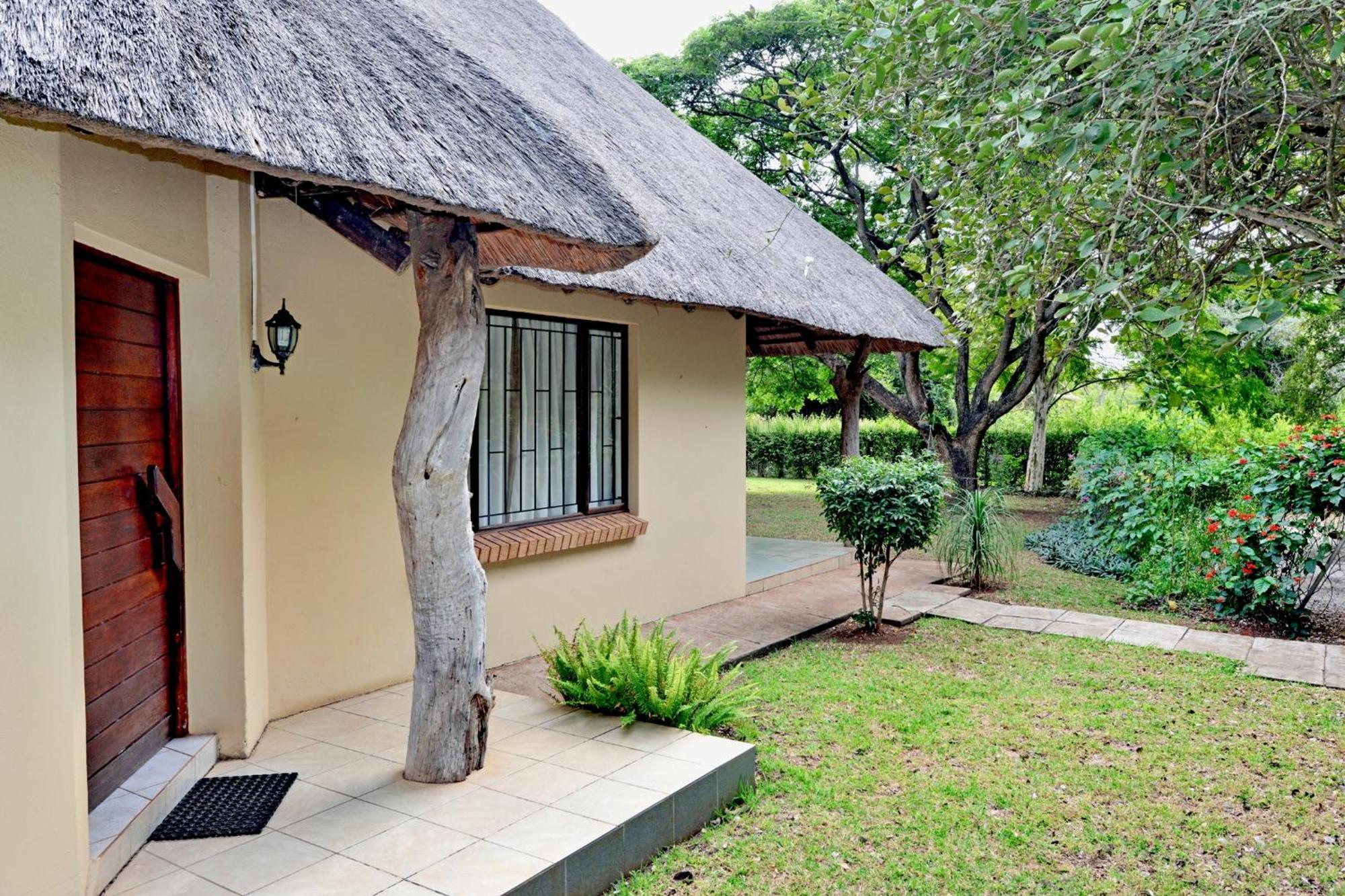 Komati River Chalets โคมาติพอร์ต ภายนอก รูปภาพ