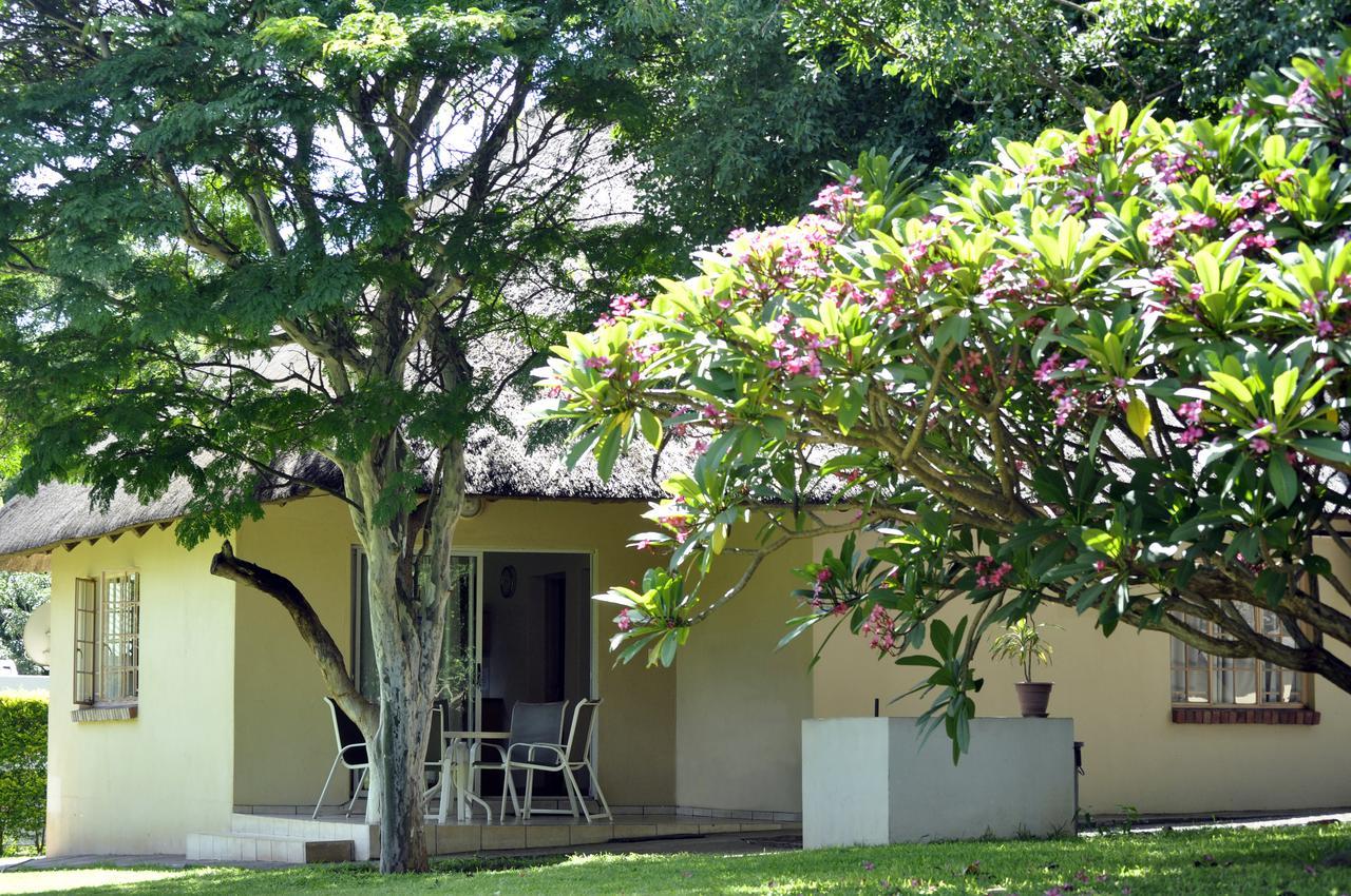Komati River Chalets โคมาติพอร์ต ภายนอก รูปภาพ